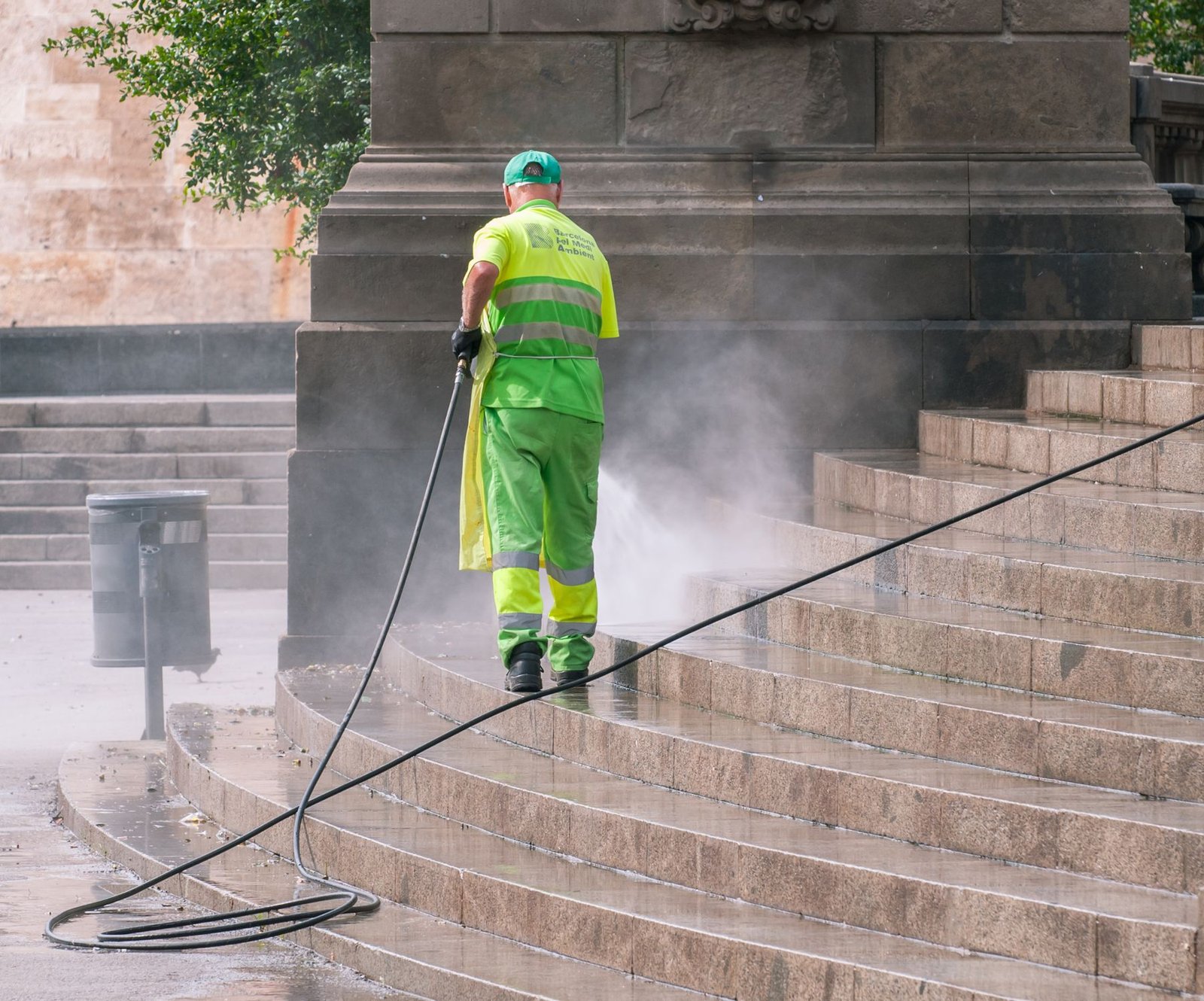 Power washing a masonry surface at high pressure